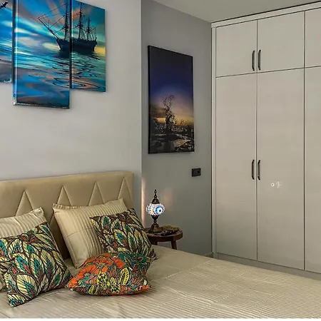 Cleopatra Twin Towers Apartment *